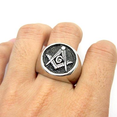 How to wear your masonic ring correctly?